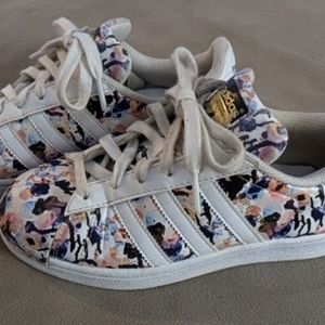 Adidas Superstar Floral sz 4